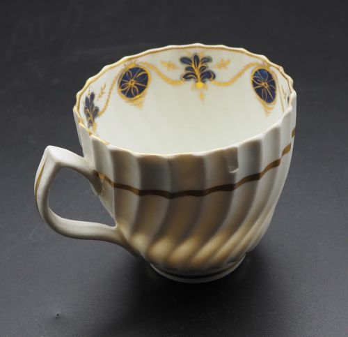 18TH CENTURY ENGLISH PORCELAIN TRIO - ADDITIONAL PHOTO 2