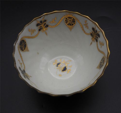 18TH CENTURY ENGLISH PORCELAIN TRIO - ADDITIONAL PHOTO 4