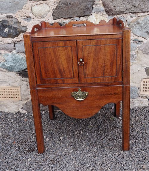 GEORGIAN MAHOGANY BEDSIDE COMMODE - ADDITIONAL PHOTO 1