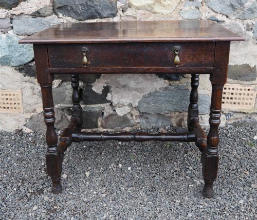 EARLY 18TH CENTURY OAK SIDE TABLE - ADDITIONAL PHOTO 1