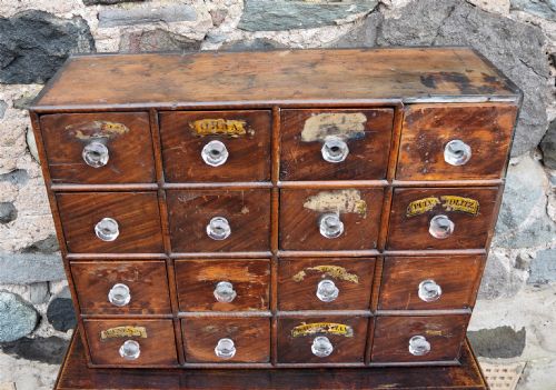 SMALL SET OF VICTORIAN CHEMISTS DRAWERS