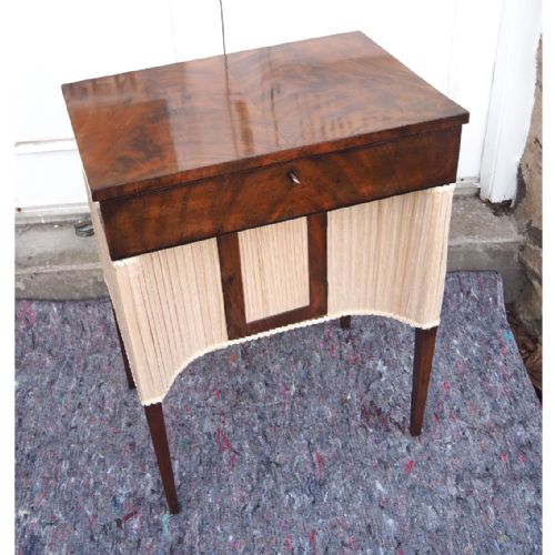 FLAME MAHOGANY LADIES DRESSING TABLE