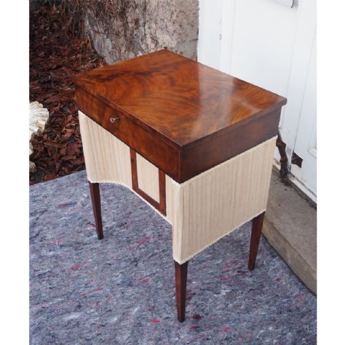 FLAME MAHOGANY LADIES DRESSING TABLE - ADDITIONAL PHOTO 1
