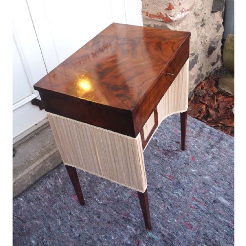 FLAME MAHOGANY LADIES DRESSING TABLE - ADDITIONAL PHOTO 2