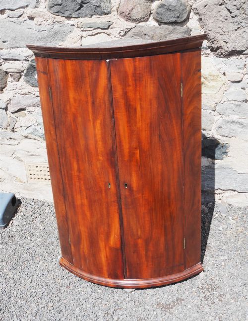 18TH CENTURY BOW FRONT CORNER CABINET