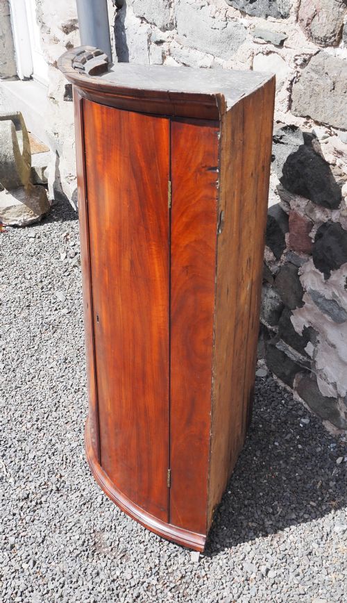 18TH CENTURY BOW FRONT CORNER CABINET - ADDITIONAL PHOTO 1