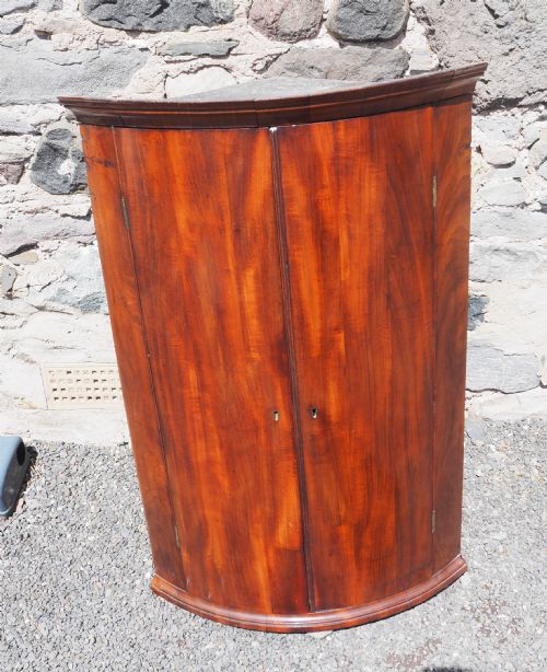 18TH CENTURY BOW FRONT CORNER CABINET - ADDITIONAL PHOTO 2