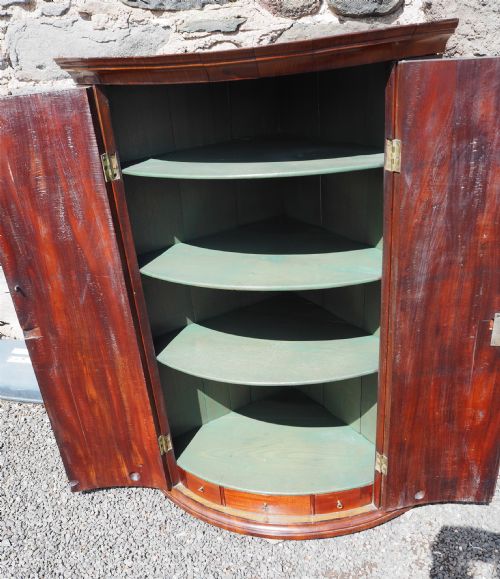 18TH CENTURY BOW FRONT CORNER CABINET - ADDITIONAL PHOTO 3