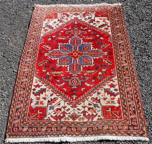 SMALL SIZE ANTIQUE PERSIAN WOOL RUG