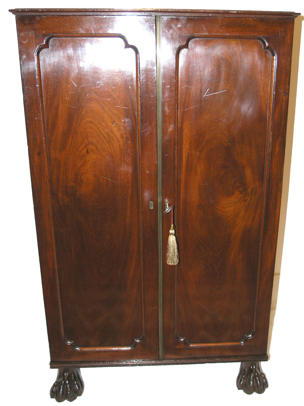 FINE GEORGE III MAHOGANY COLLECTORS CABINET. C. 1795