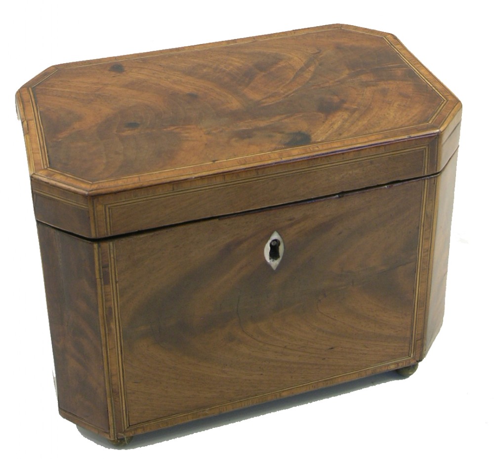 GEORGIAN SHERATON MAHOGANY & BANDED TEA CADDY. C. 1800