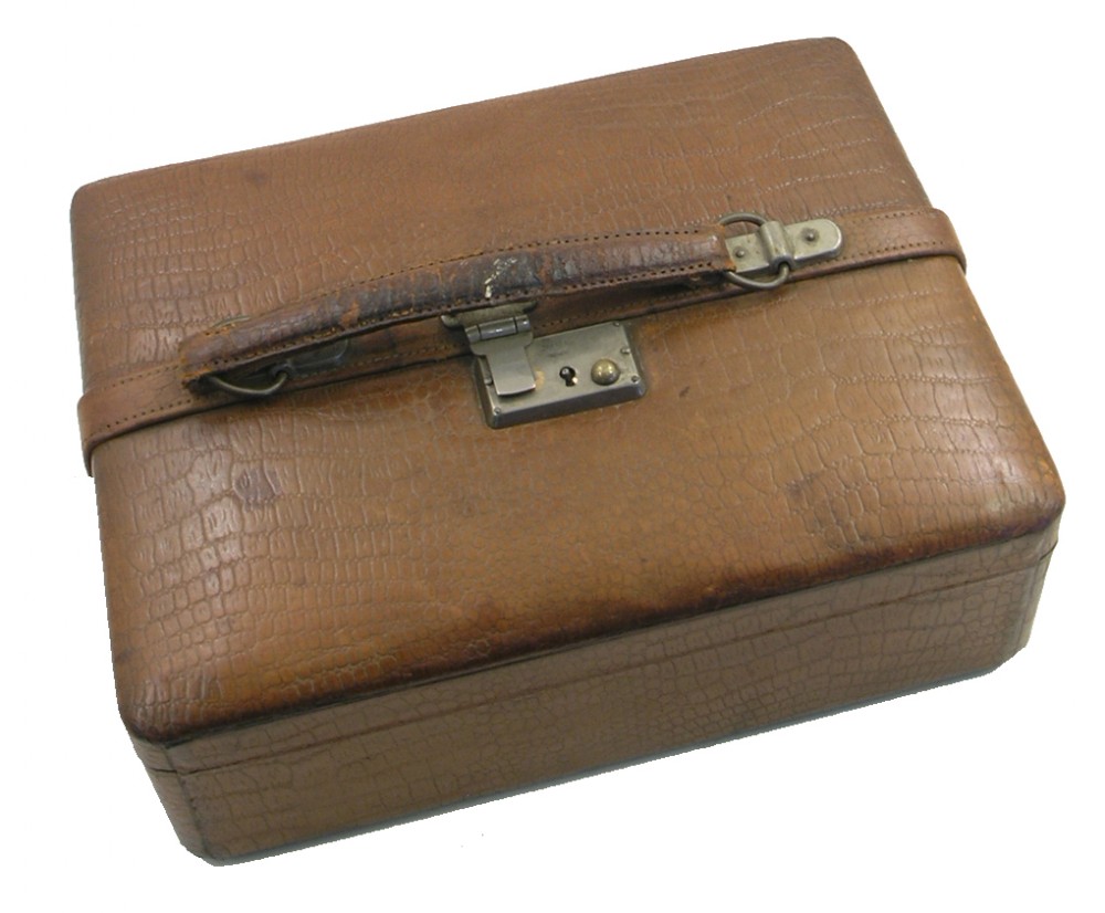 SUPERB LADIES LEATHER TRAVELLING JEWELLERY BOX. C. 1920