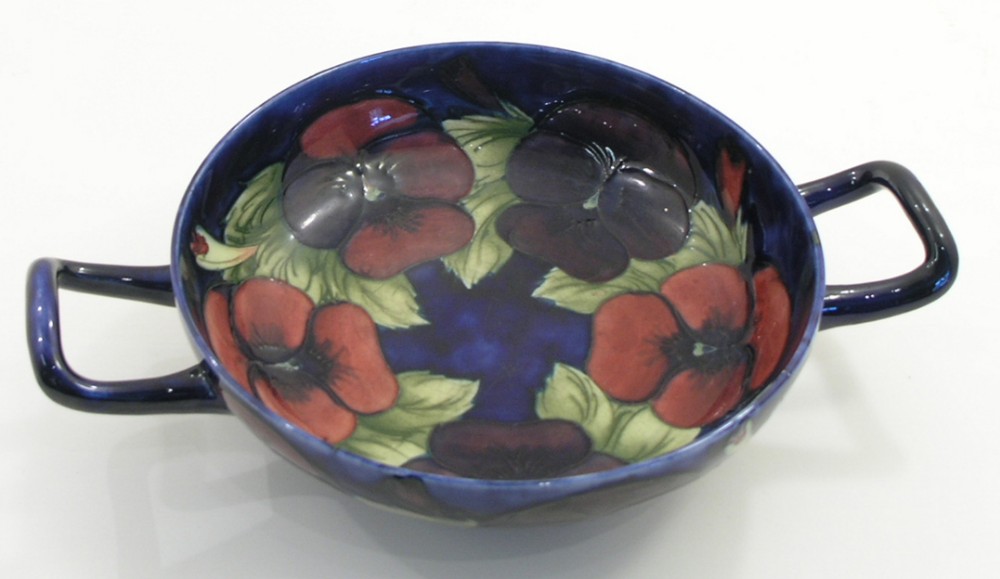 FINE & RARE MOORCROFT PANSY DECORATED TAZZA. C 1930'S