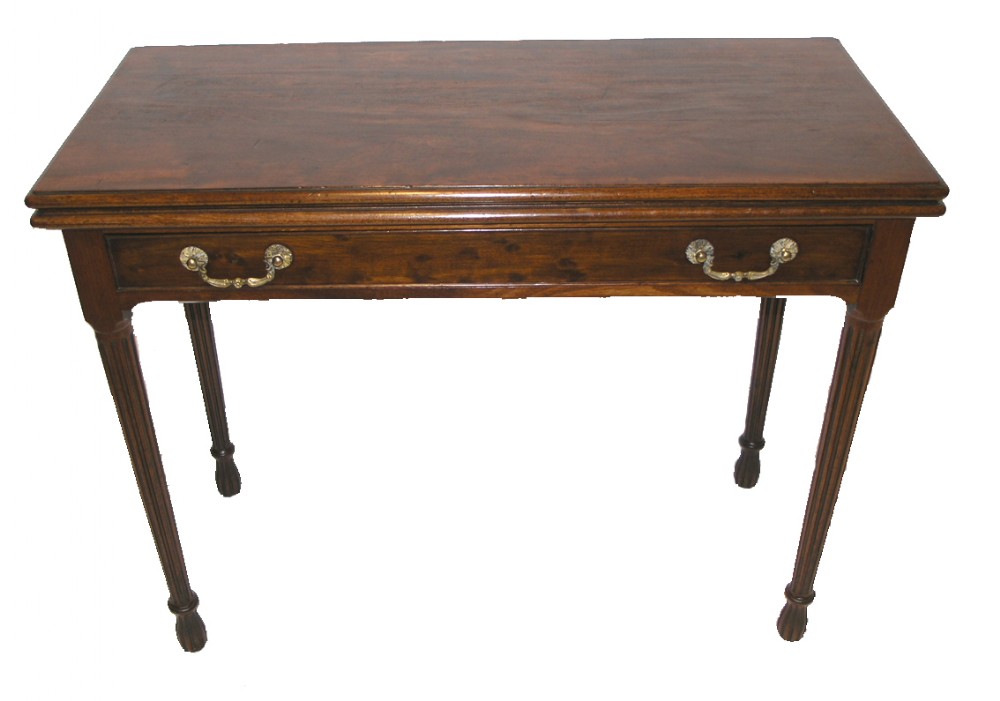 18th CENT. SCOTTISH MAHOGANY CARD TABLE. FLUTED LEGS