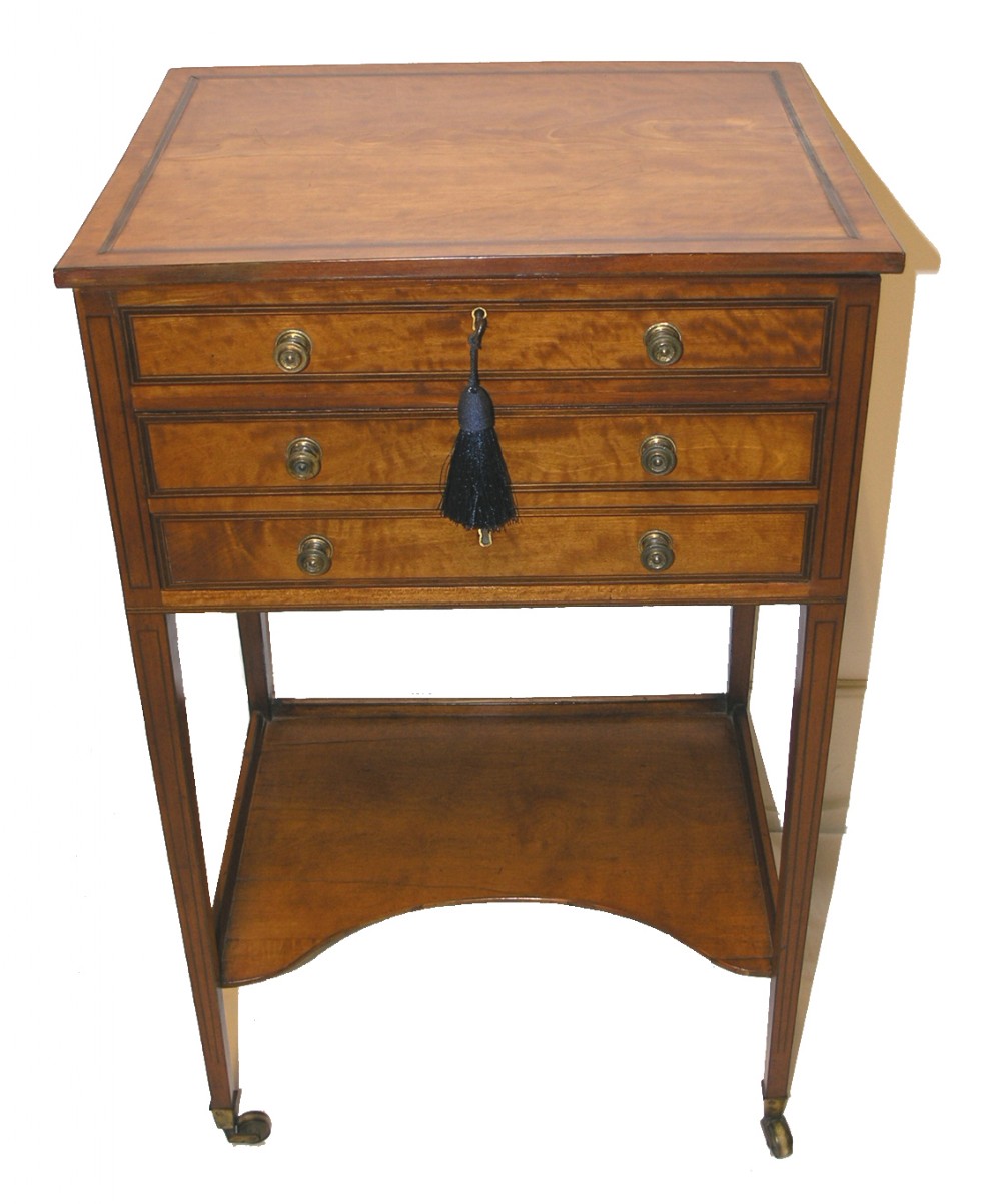 18TH CENTURY SHERATON SATINWOOD OCCASIONAL TABLE