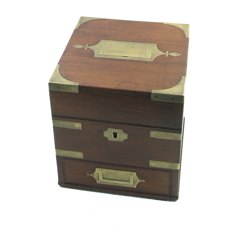 GEORGE III MAHOGANY CAMPAIGN APPOCRATHY BOX