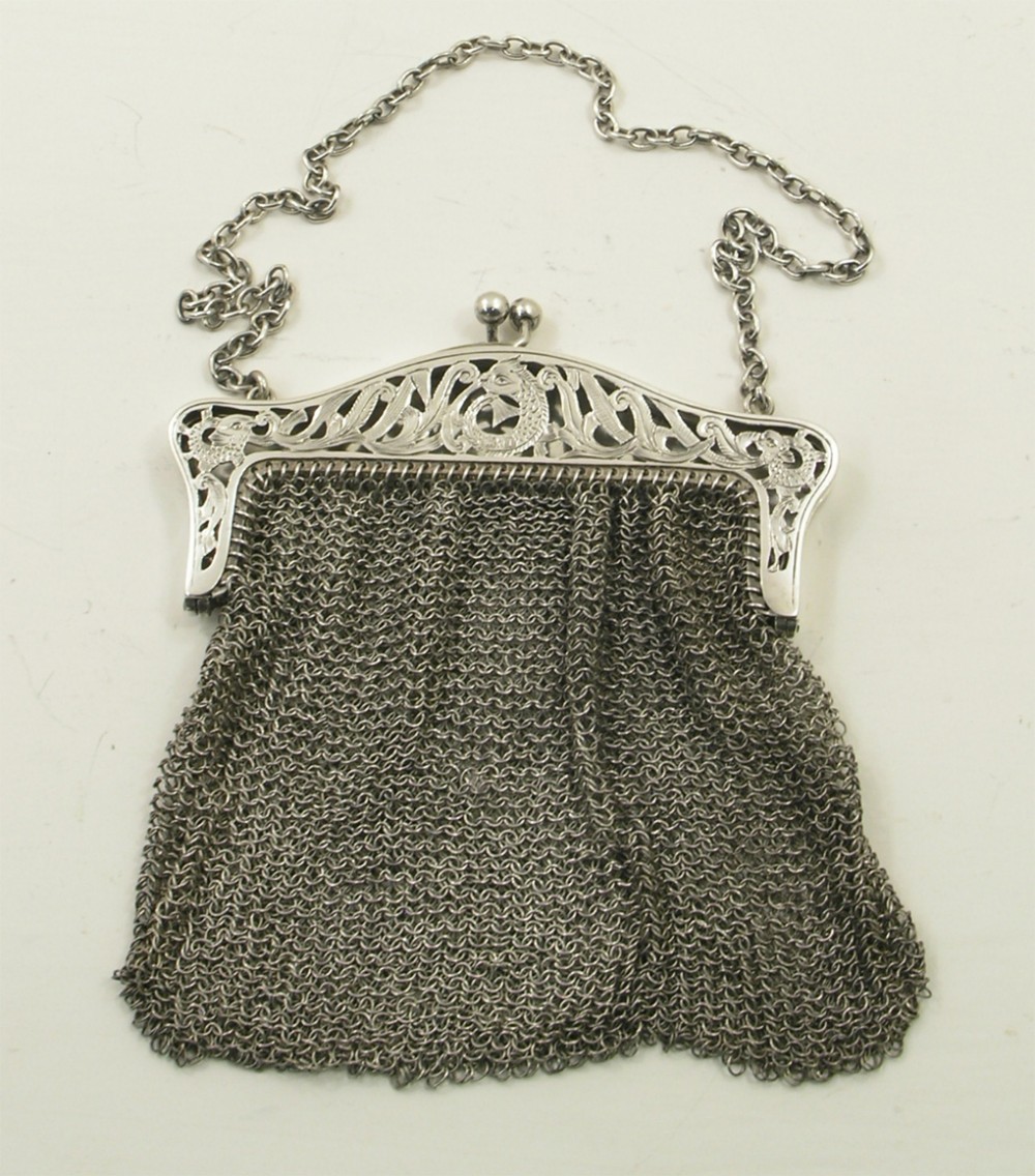 SUPERB EDWARDIAN SILVER CHAIN-MAIL HANDBAG. 1910 