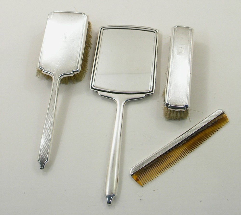 GENTLEMAN'S SILVER DRESSING SET. BIRMINGHAM 1914