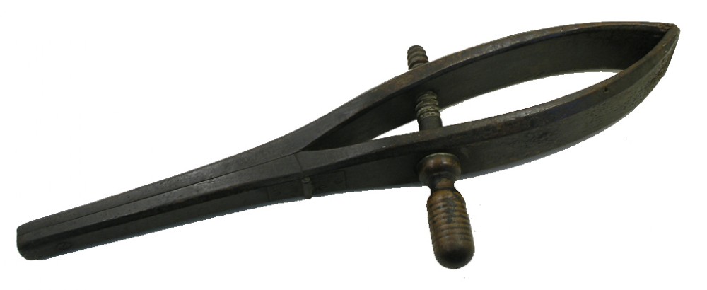 SUPERB 18th CENTURY BEECH SADDLERS VICE
