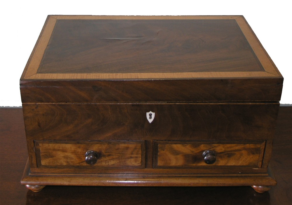 GEORGIAN SCOTTISH MAHOGANY LADIES DRESSING BOX