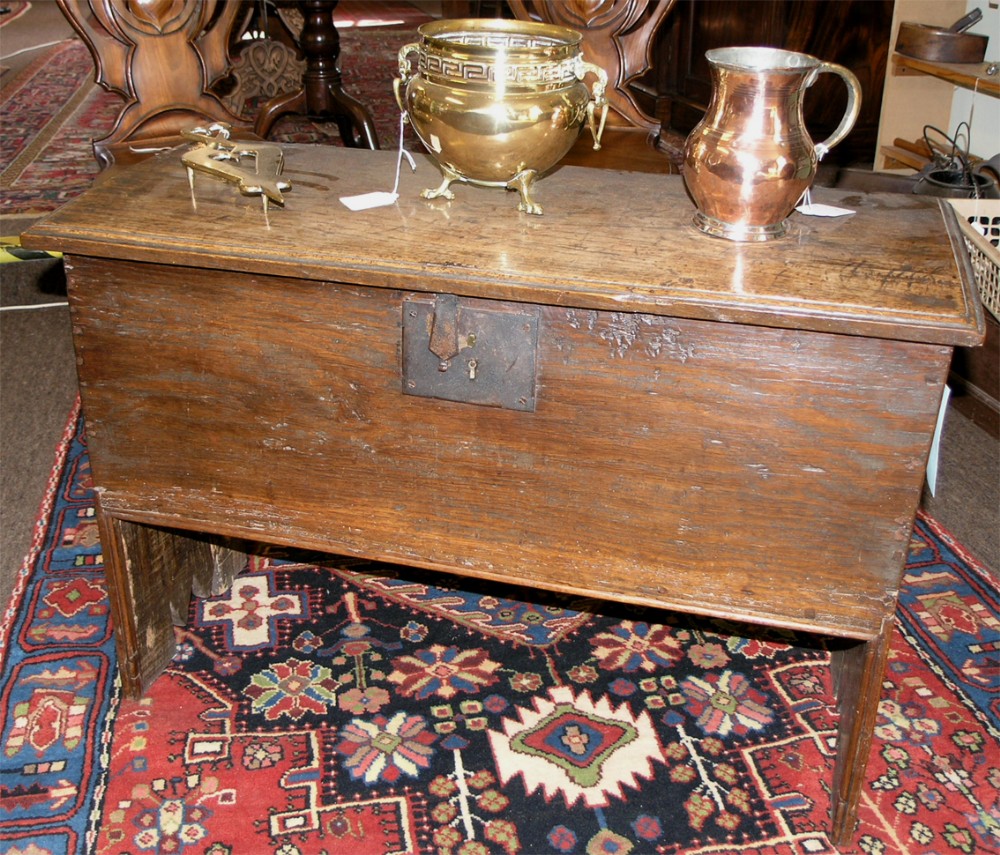 SMALL 17th CENTURY OAK COFFER. LOVELY COLOUR