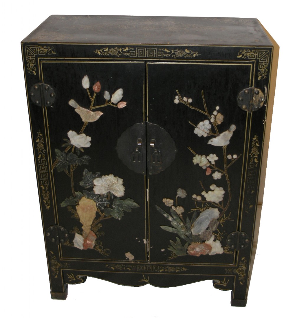 VICTORIAN CHINESE LACQUERED & INLAID CABINET. C. 1880