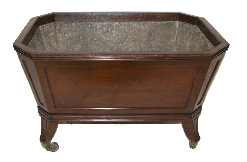 GOOD GEORGE III MAHOGANY WINE COOLER. C. 1770