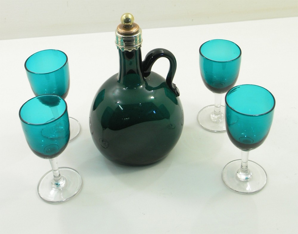 VICTORIAN BRISTOL GREEN DECANTER WITH 4 GLASSES