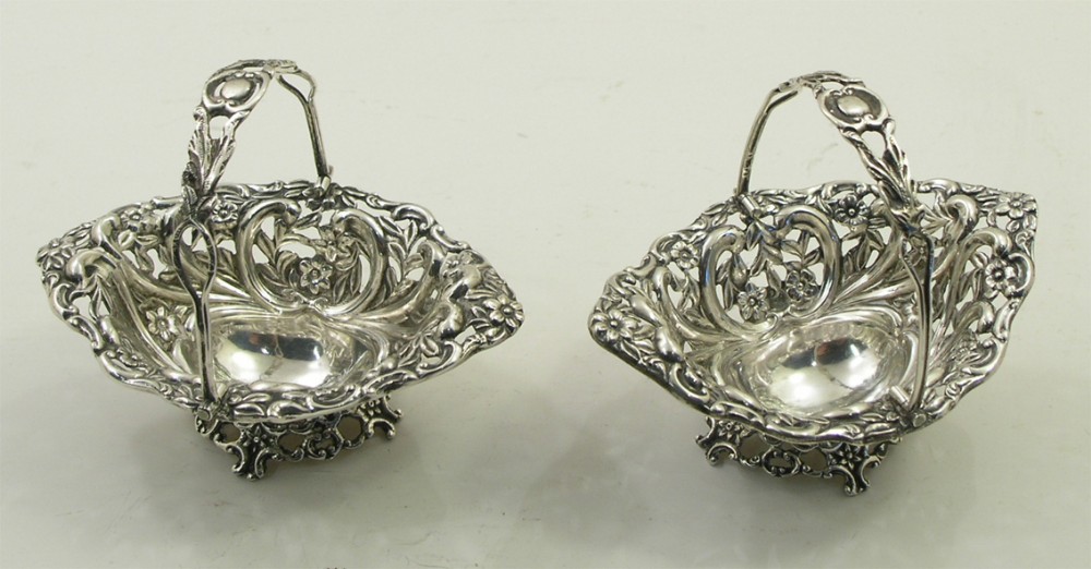 PRETTY PAIR OF VICTORIAN SILVER BONBON DISHES