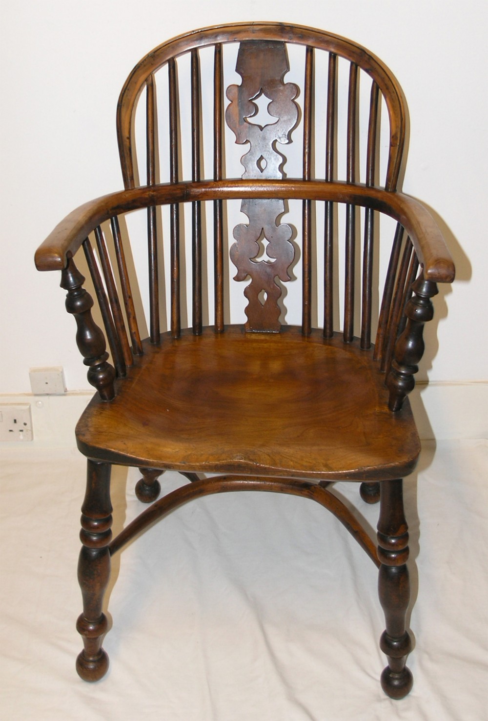 SUPERB 19th CENTURY YEW WINDSOR ARM CHAIR. C. 1840
