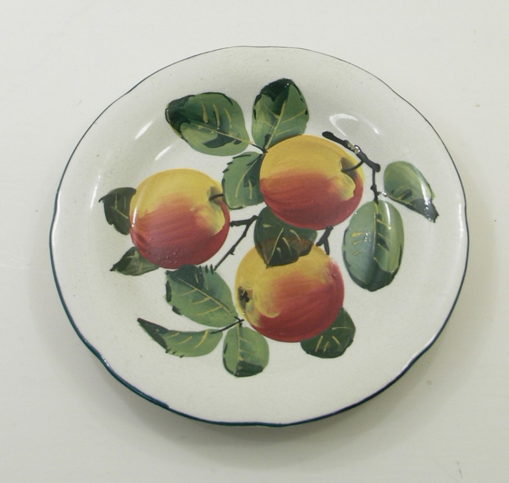 SCOTTISH WEMYSS WARE GORDON DESSERT PLATE. APPLES