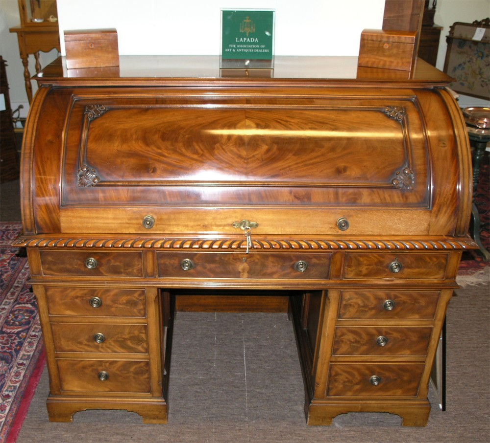 FINE WARING & GILLOWS MAHOGANY ROLL TOP DESK.  