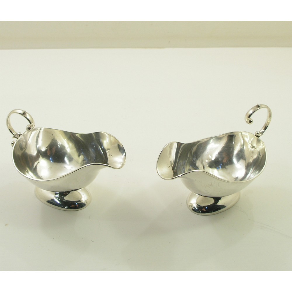 PAIR OF GEORGE V SILVER SAUCE BOATS. BIRMINGHAM 1911