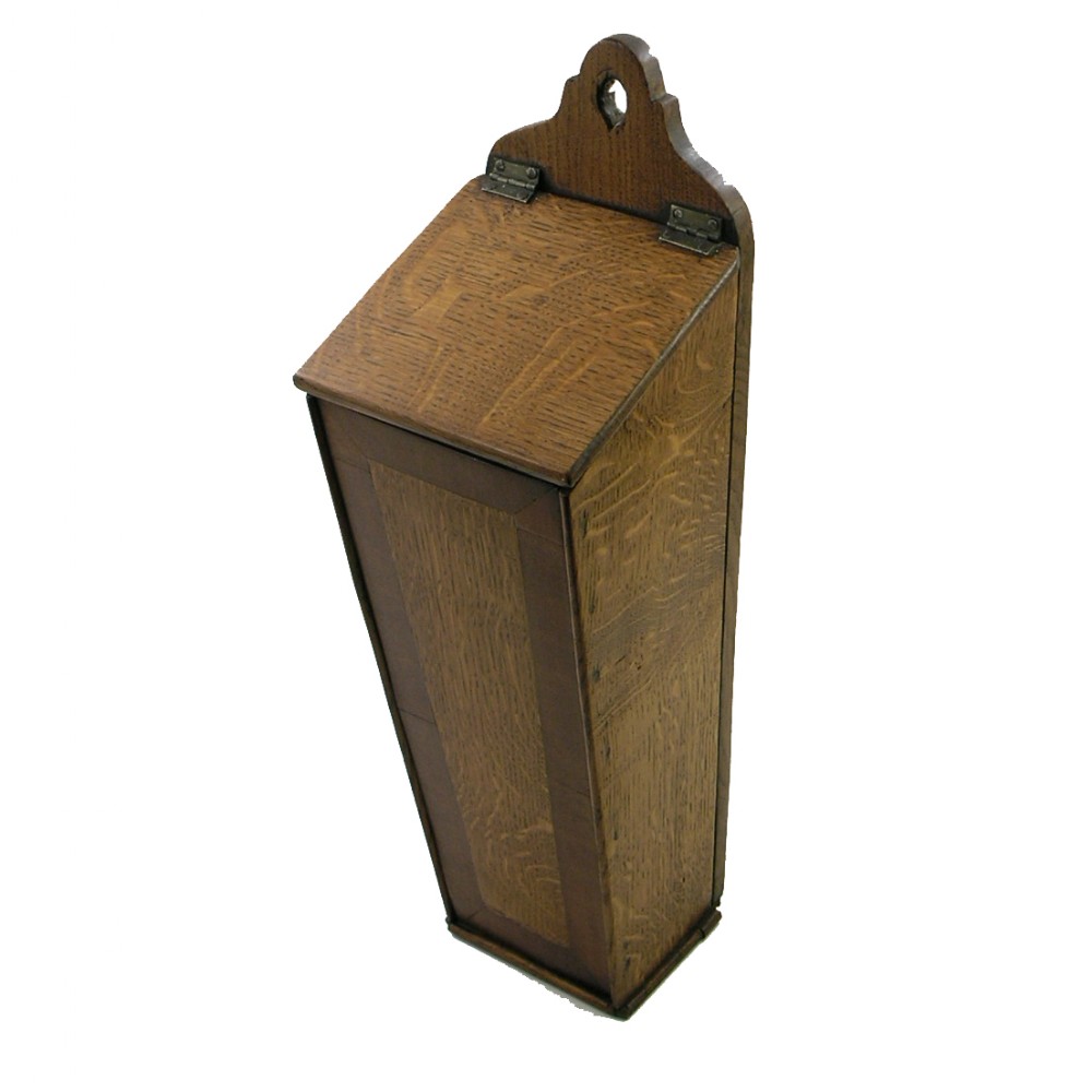 GEORGIAN OAK AND MAHOGANY BANDED CANDLE BOX. C. 1780