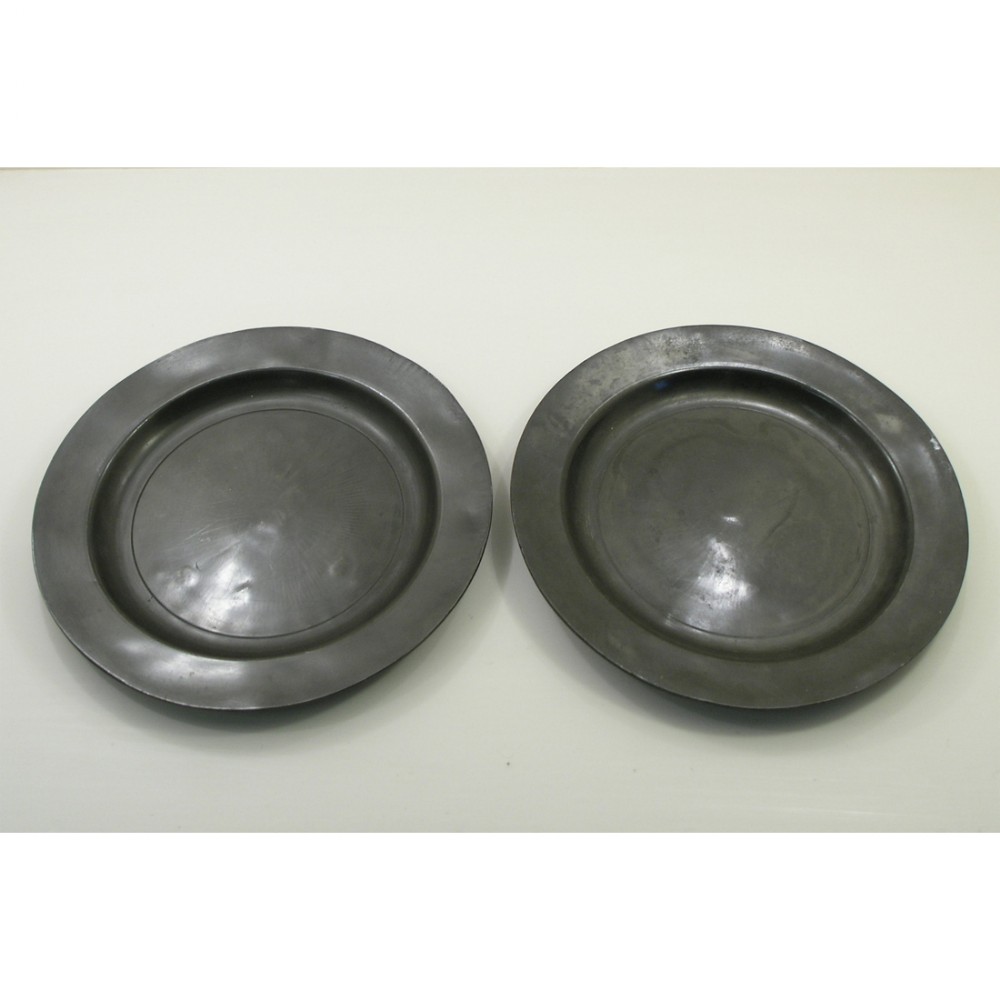 LARGE PAIR OF 18th CENTURY PEWTER PLATES. C. 1780