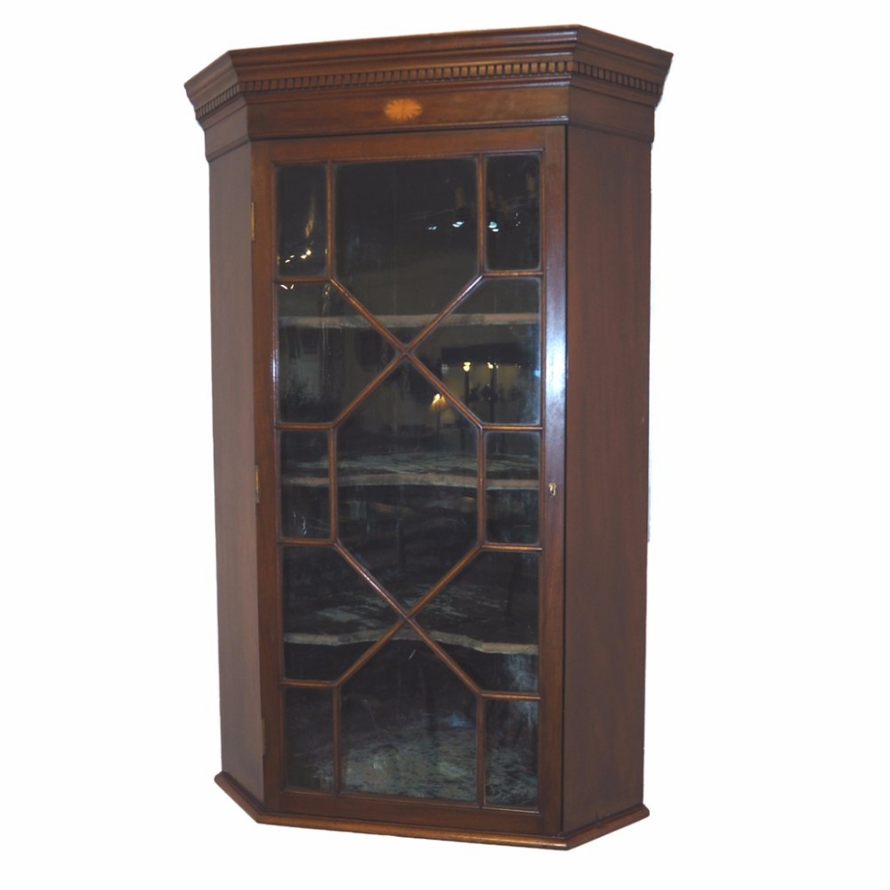 GEORGIAN STYLE MAHOGANY GLAZED HANGING CABINET
