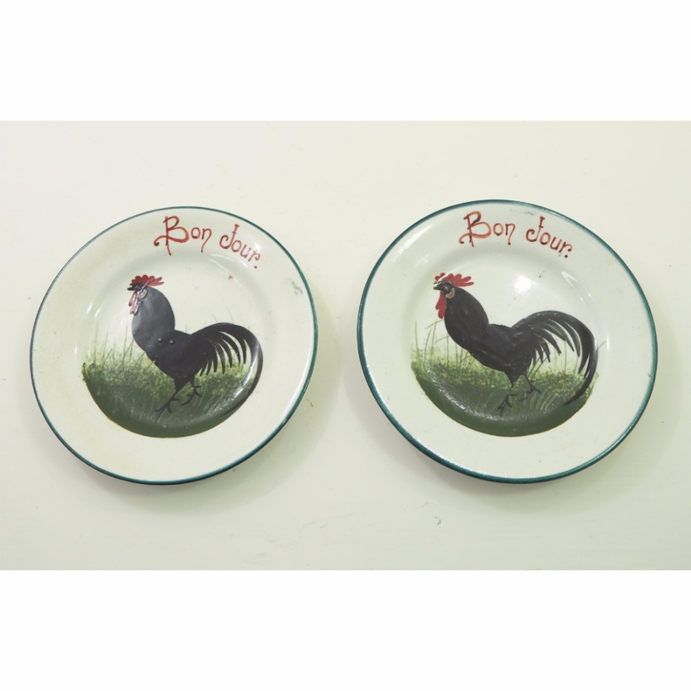GOOD PAIR OF SCOTTISH WEMYSS COCKERELS PLATES 
