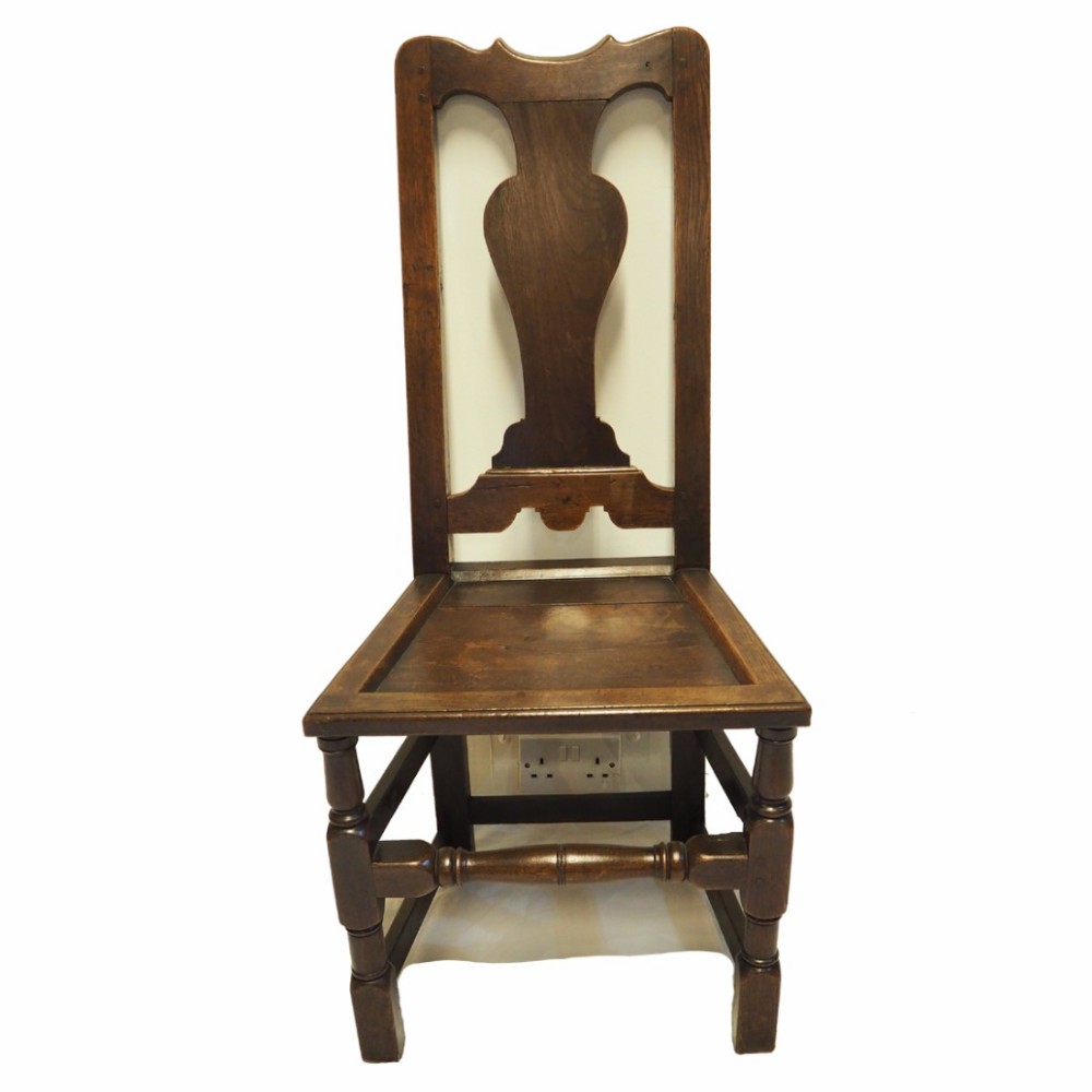EARLY 18th CENTURY OAK HALL CHAIR. C. 1720