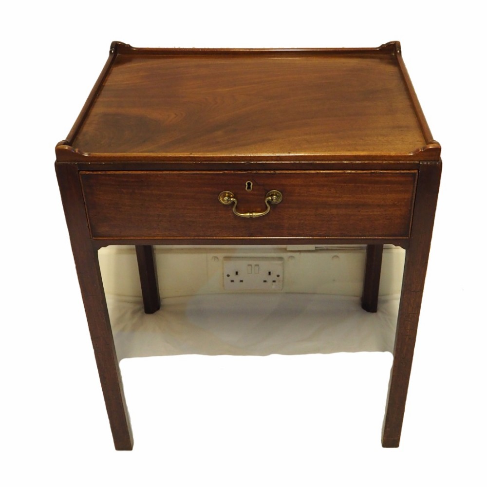 FINE GEORGE III MAHOGANY LOW SIDE TABLE