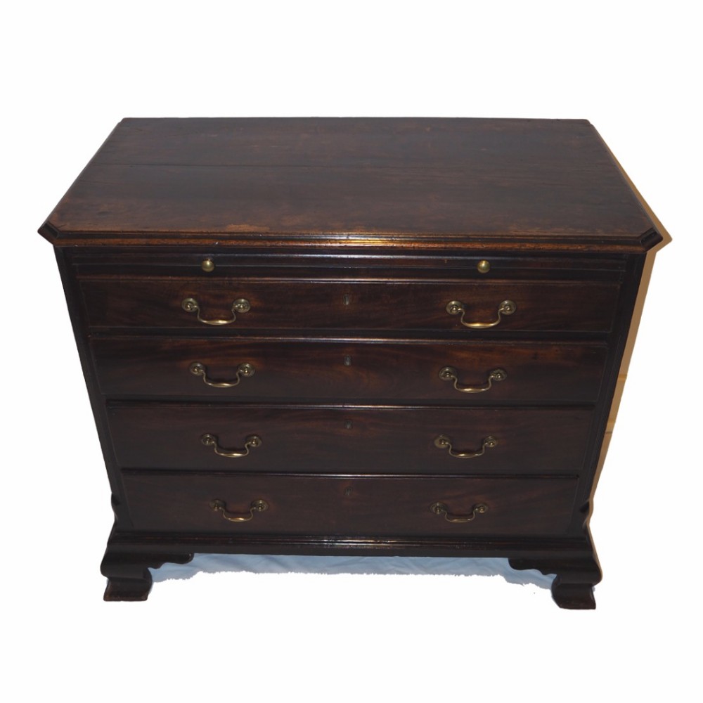 NEAT SIZE EARLY GEORGIAN CHEST OF DRAWERS