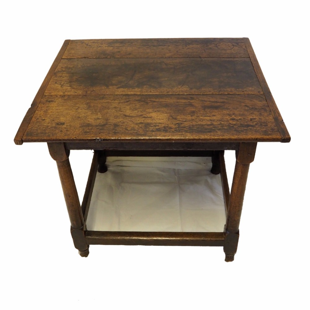 EARLY 18th CENTURY OAK CENTRE TABLE