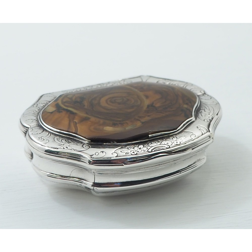 CONTINENTAL SILVER AND AGATE SNUFF BOX