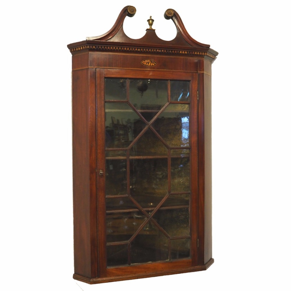 GEORGIAN SCOTTISH MAHOGANY CORNER CABINET