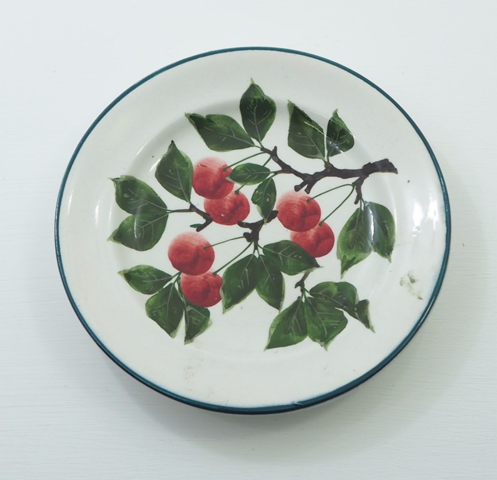 EARLY SCOTTISH WEMYSS WARE CHERRIES PLATE