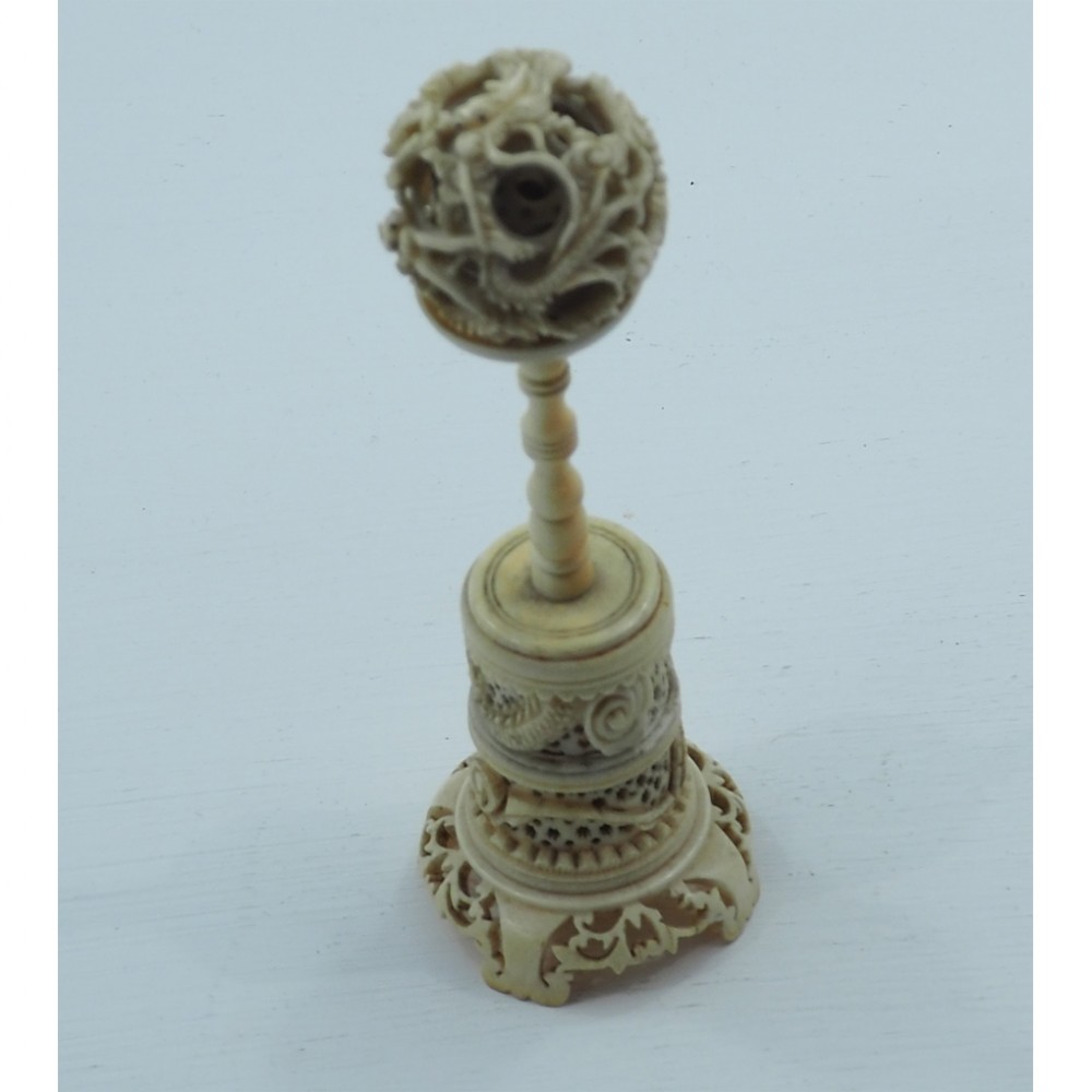 19th CENTURY CHINESE CARVED IVORY PUZZLE BALL