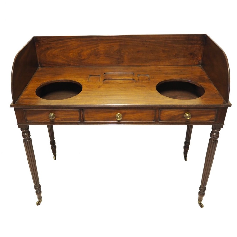 FINE GEORGIAN GILLOWS MAHOGANY WASHSTAND 