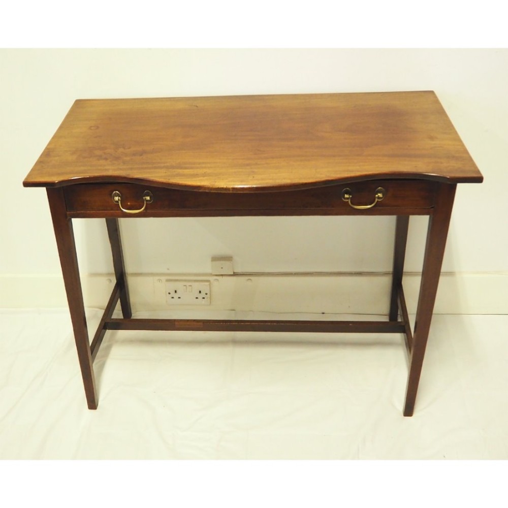 GEORGIAN MAHOGANY SERPENTINE SIDE TABLE
