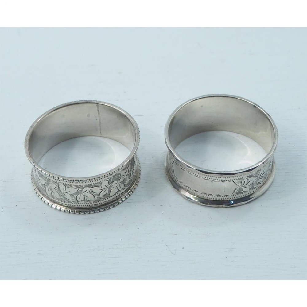 GOOD PAIR OF BOXED SILVER NAPKIN RINGS