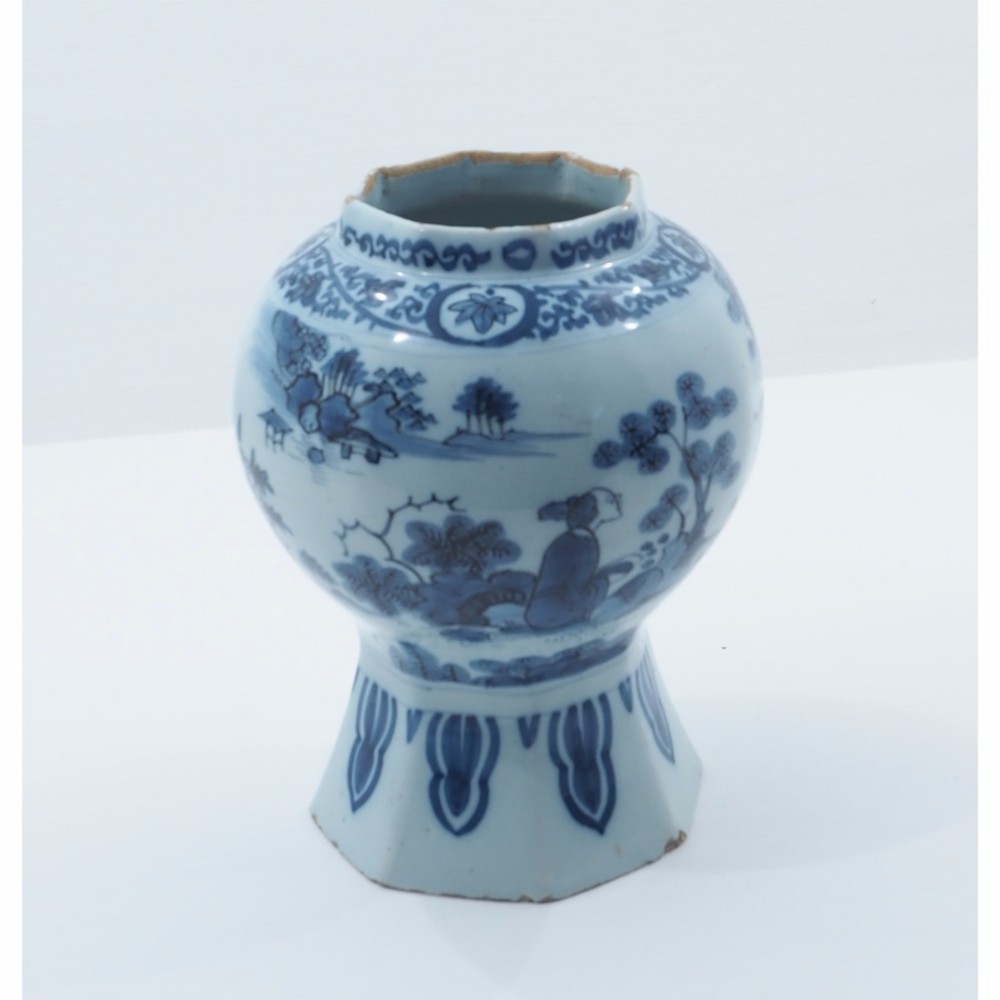 GOOD 18th CENTURY CHINESE  STYLE DELFT VASE