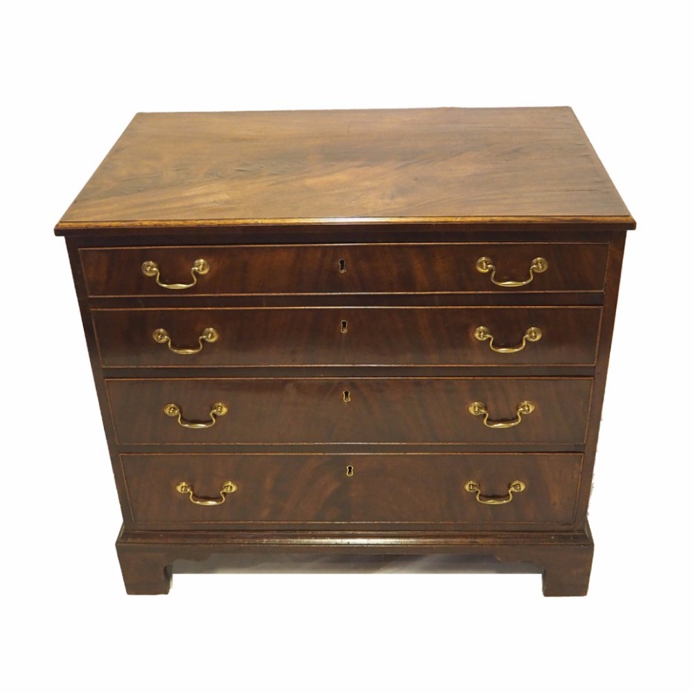 SMALL GEORGE III MAHOGANY CHEST OF DRAWERS